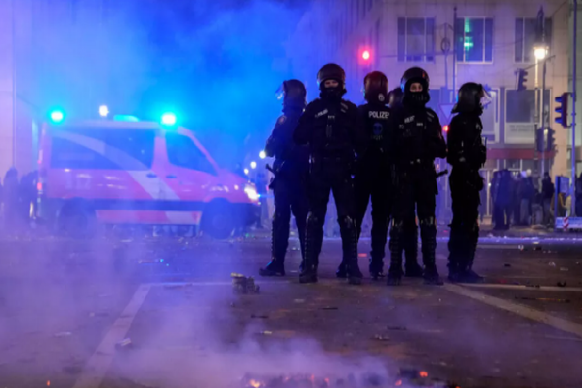 Five people injured in shooting at apartment building in central Berlin