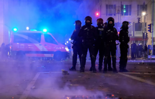 Five people injured in shooting at apartment building in central Berlin