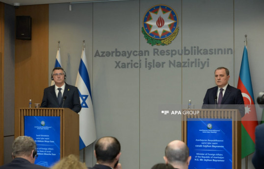 Israeli Foreign Minister Gideon Sa'ar and Azerbaijani Foreign Minister Jeyhun Bayramov