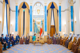 Milli Majlis Speaker meets with King of Bahrain