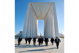 Israeli FM visits Alley of Martyrs and Victory Park in Baku