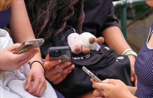 France's National Assembly approves banning under-15s from social media