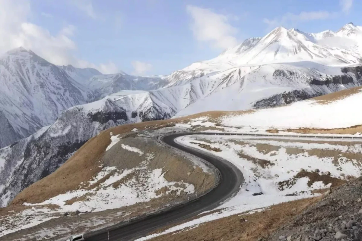 Road linking Georgia and Russia closed