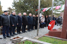 Azerbaijani Ambassador to Türkiye visits grave of Mahammad Amin Rasulzade