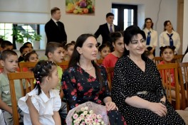 Leyla Aliyeva meets residents of child care social service institution in Sheki - PHOTO 
