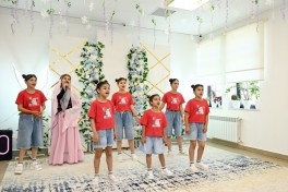Leyla Aliyeva meets residents of child care social service institution in Sheki - PHOTO 