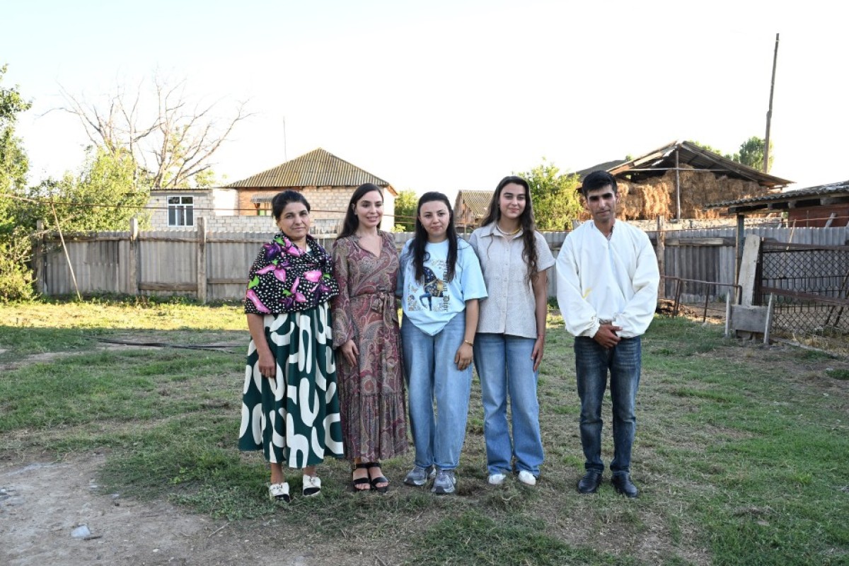 Leyla Aliyeva meets “Young Beekeeper” project participant in Yevlakh - <span class="red_color">PHOTO