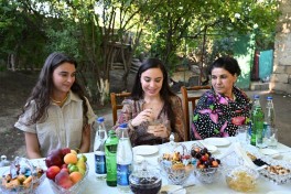 Leyla Aliyeva meets “Young Beekeeper” project participant in Yevlakh - PHOTO 