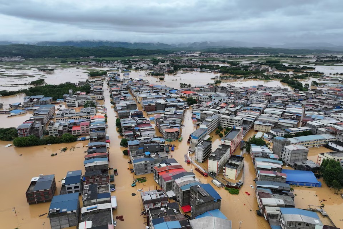 Death toll from China storms rises to 15, hundreds injured