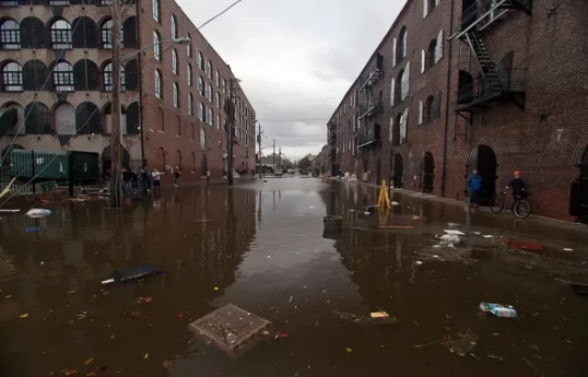 Heavy rainfall triggers flooding in New York, flights delayed