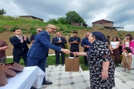 Azerbaijan resettles former IDPs in Shusha's Kichik Galadara village, families receive house keys - UPDATED 