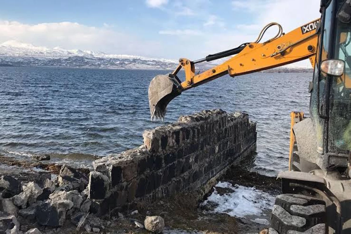 Illegal structures of Seyran Ohanyan and other former officials on shore of Lake Goycha demolished
