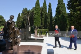 Foreign Ministry leadership visits Alley of Honor - PHOTO 
