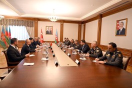 Azerbaijan Minister of Defense meets with Baykar’s Chairman of the Board