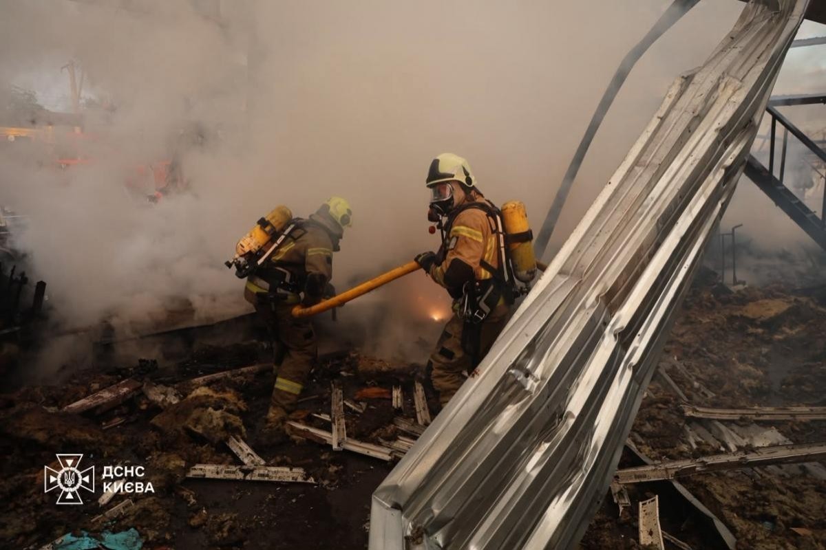 Attack on Kyiv: 10 injured, including a child, fires in three districts