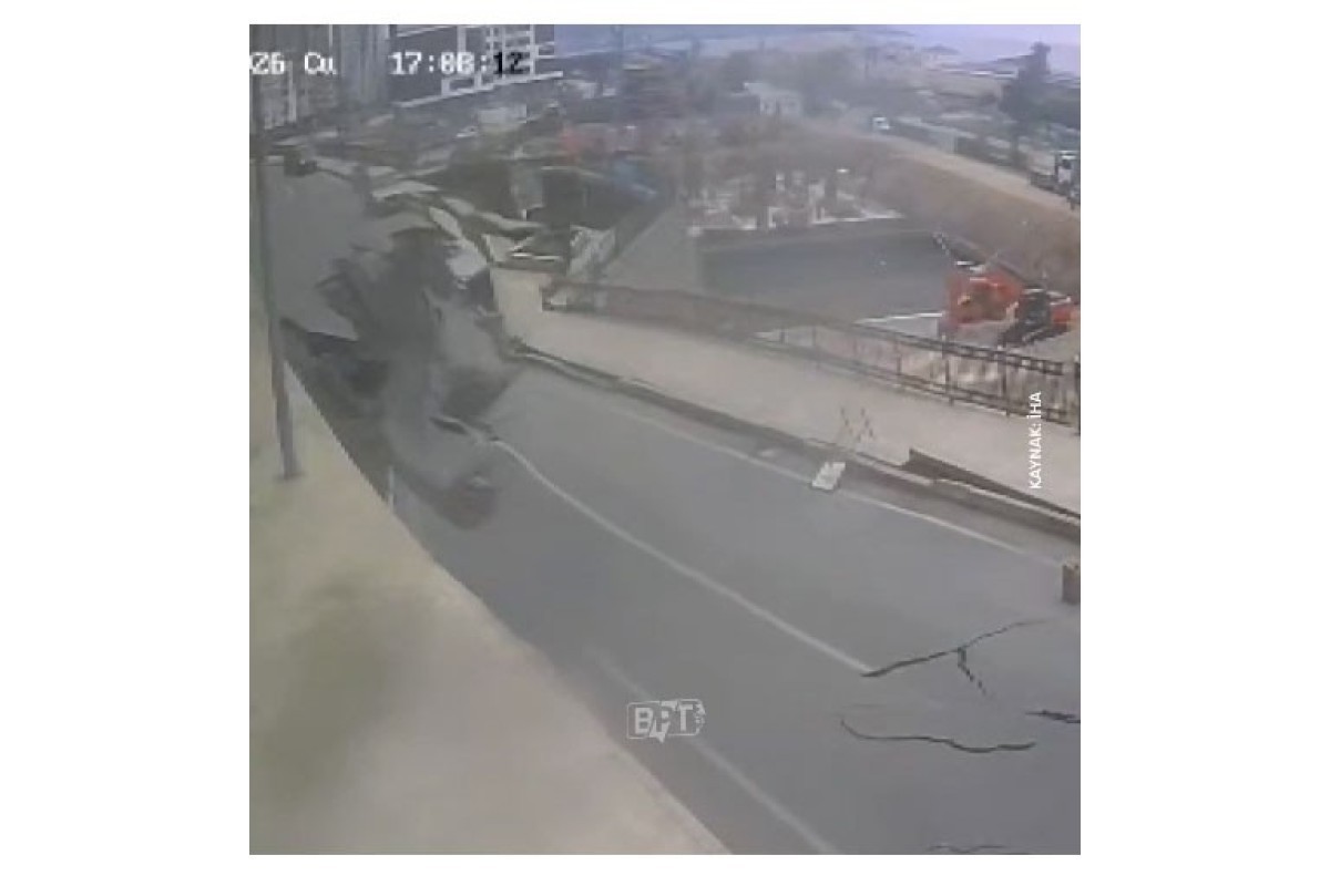 Road collapses in Türkiye