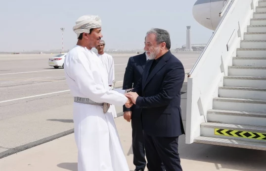Araghchi discusses Strait of Hormuz, diplomatic efforts with Omani foreign minister