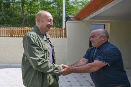 President Ilham Aliyev inspected restoration works in Shusha’s Kichik Galaderesi village and met with returning residents - PHOTO 