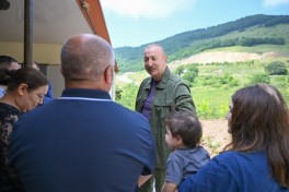 President Ilham Aliyev inspected restoration works in Shusha’s Kichik Galaderesi village and met with returning residents - PHOTO 