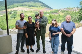 President Ilham Aliyev inspected restoration works in Shusha’s Kichik Galaderesi village and met with returning residents - PHOTO 