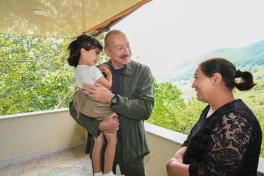 President Ilham Aliyev inspected restoration works in Shusha’s Kichik Galaderesi village and met with returning residents - PHOTO 