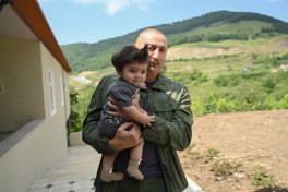 President Ilham Aliyev inspected restoration works in Shusha’s Kichik Galaderesi village and met with returning residents - PHOTO 