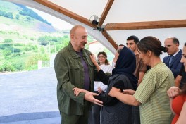 President Ilham Aliyev inspected restoration works in Shusha’s Kichik Galaderesi village and met with returning residents - PHOTO 