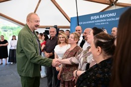 President Ilham Aliyev inspected restoration works in Shusha’s Kichik Galaderesi village and met with returning residents - PHOTO 