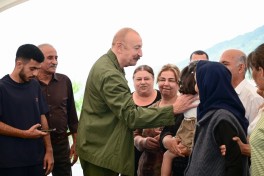 President Ilham Aliyev inspected restoration works in Shusha’s Kichik Galaderesi village and met with returning residents - PHOTO 