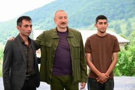 President Ilham Aliyev inspected restoration works in Shusha’s Kichik Galaderesi village and met with returning residents - PHOTO 