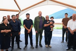President Ilham Aliyev inspected restoration works in Shusha’s Kichik Galaderesi village and met with returning residents - PHOTO 