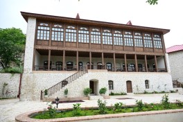 President Ilham Aliyev reviewed new buildings of “Yasaman” Hotel in Shusha