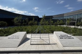 Participants of the 4th Shusha Global Media Forum visit Khojaly Genocide Memorial - PHOTO 