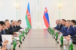 President Ilham Aliyev held expanded meeting with Slovak President in Shusha - PHOTO 