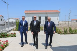Azerbaijani and Slovak Presidents review reconstruction work in Aghdam's Bash Garvand village - PHOTO 