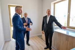 Azerbaijani and Slovak Presidents review reconstruction work in Aghdam's Bash Garvand village - PHOTO 