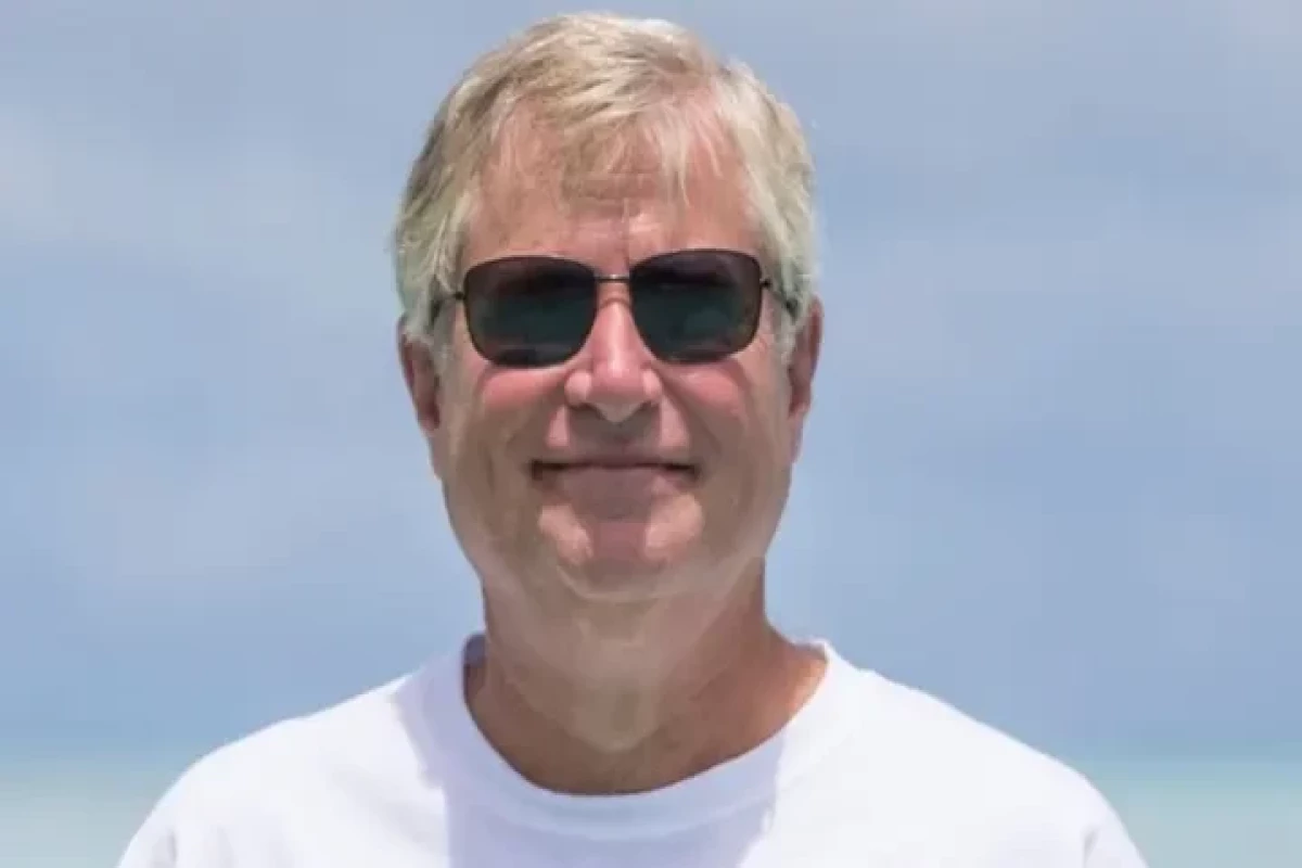 U.S. marine biologist Kent Carpenter