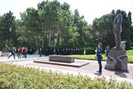 Slovak President visits grave of National Leader Heydar Aliyev at Alley of Honors