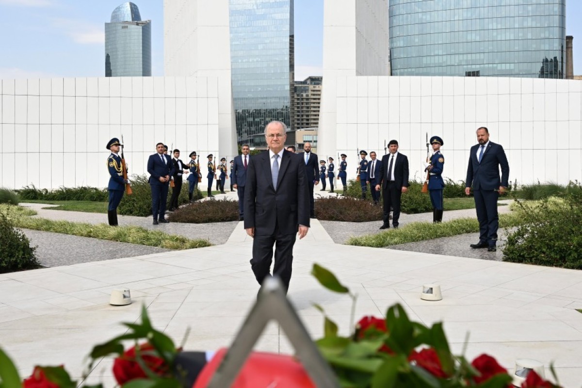 Palestinian Prime Minister visits Victory Park in Baku
