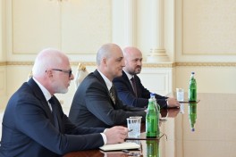 President Ilham Aliyev received John Deere delegation