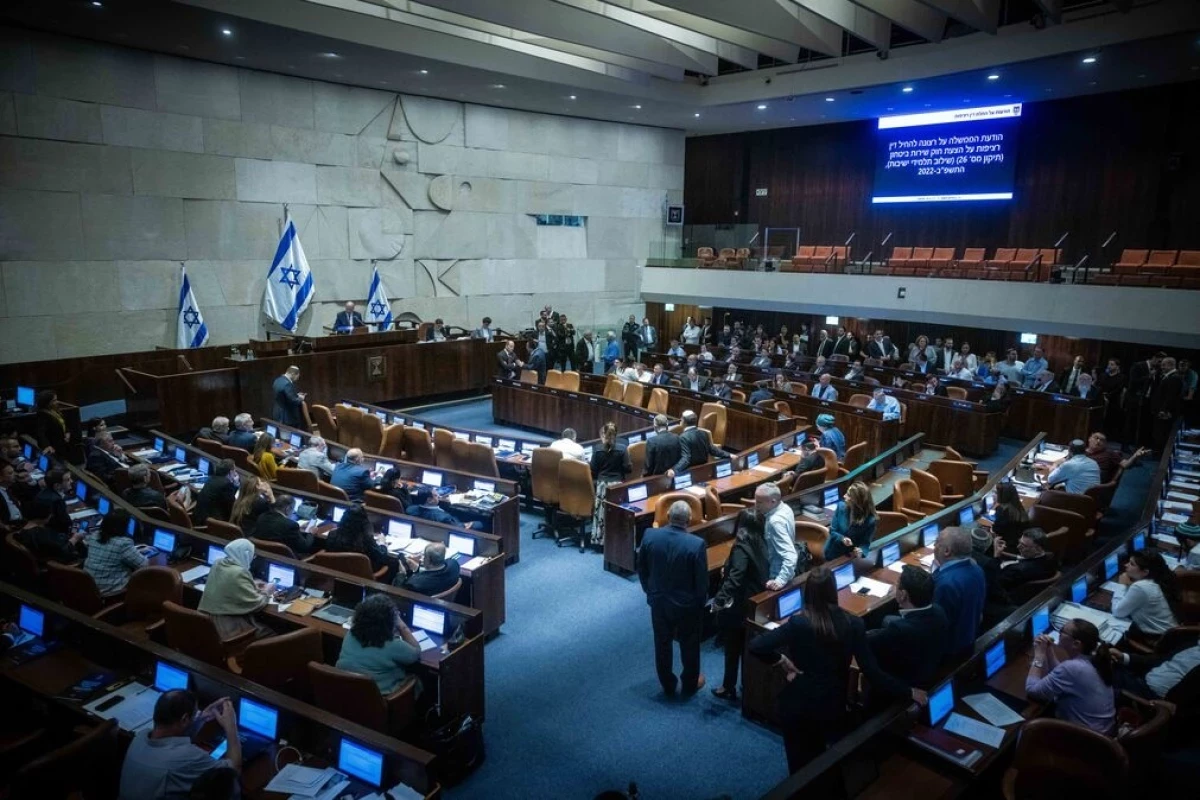 Israeli Knesset votes to dissolve ahead of October election