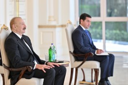 President Ilham Aliyev receives newly appointed Omani ambassador