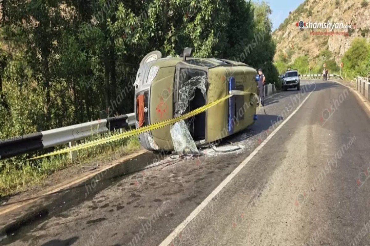 Military ambulance overturns in Armenia - <span class="red_color">PHOTO