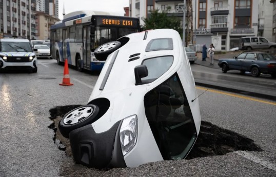 One person killed in severe storms in Türkiye, warning issued for 35 provinces