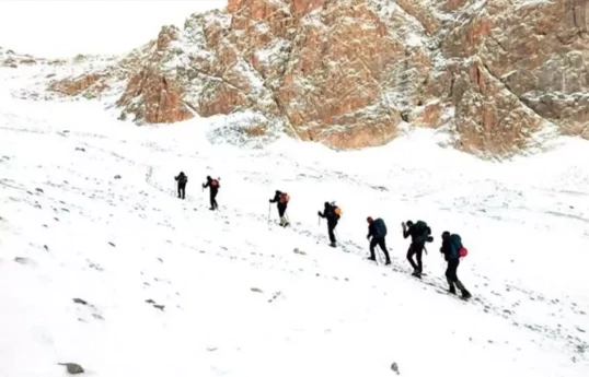 Two climbers die on Mount Elbrus, four others missing