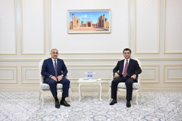 Azerbaijan's new ambassador to Uzbekistan presents copies of credentials