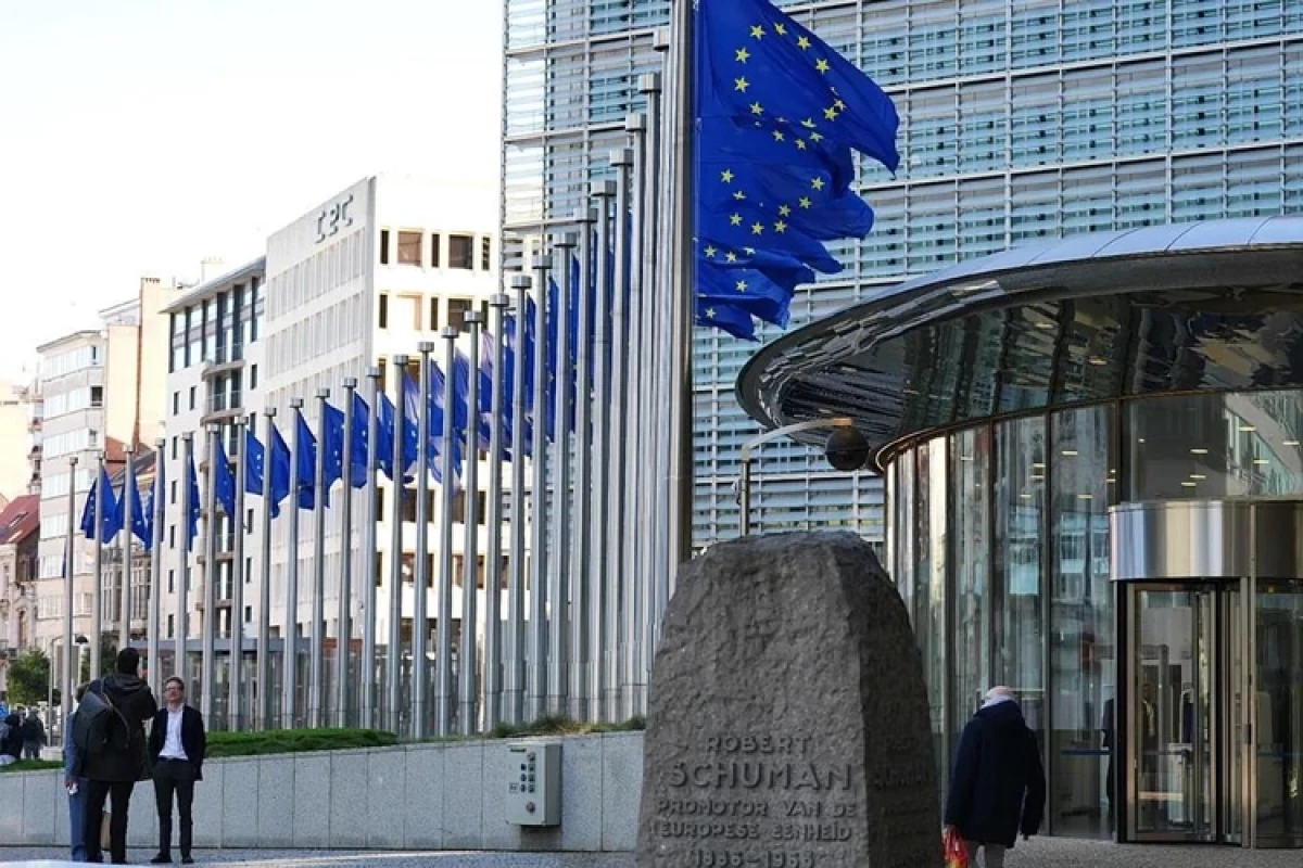 EU targets 1,600 companies in record Russia sanctions package