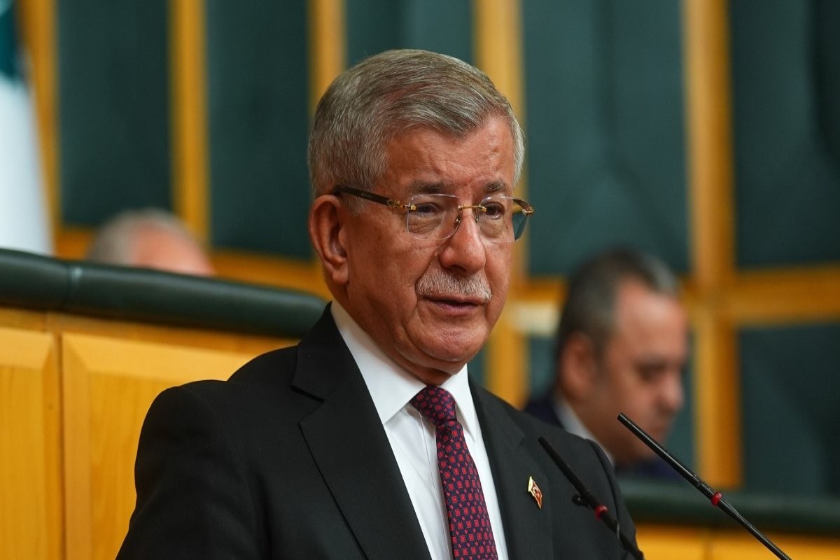 Davutoğlu exits party politics, dissolves Future Party