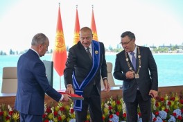 President Ilham Aliyev presents Kyrgyz President Sadyr Japarov with Heydar Aliyev Order - PHOTO 