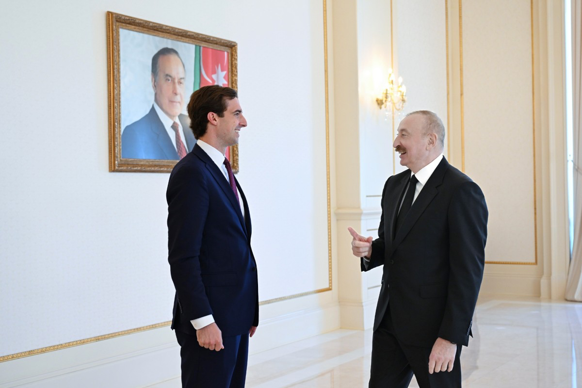President Ilham Aliyev shows commemorative gift from President Donald Trump to U.S. Assistant Secretary of State